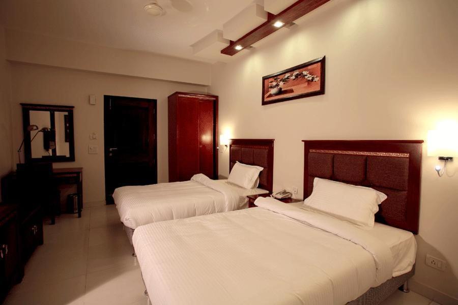 Kartikay Hotel Hisār Buitenkant foto