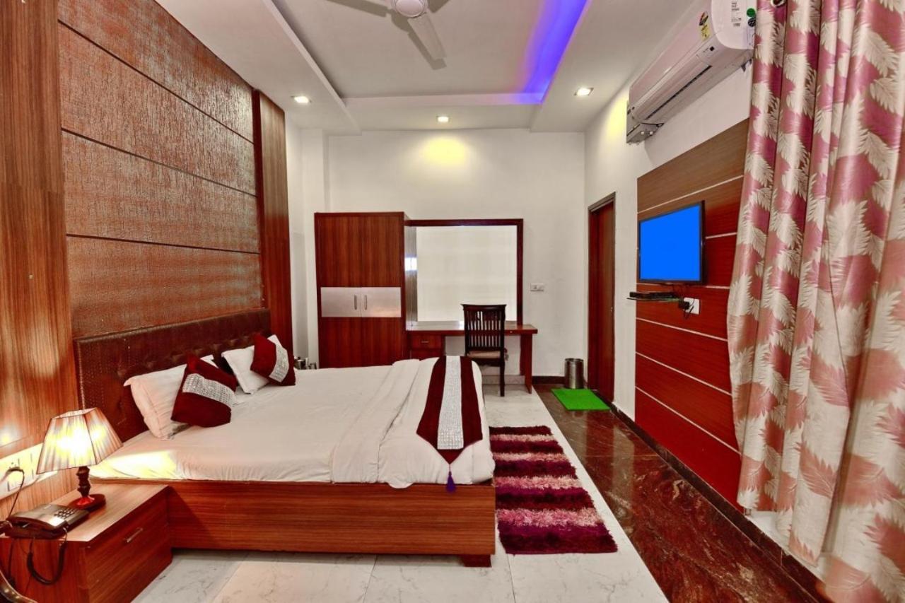Kartikay Hotel Hisār Buitenkant foto