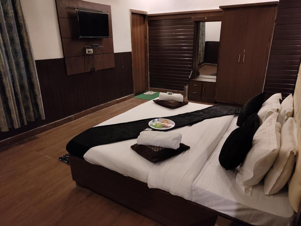 Kartikay Hotel Hisār Buitenkant foto
