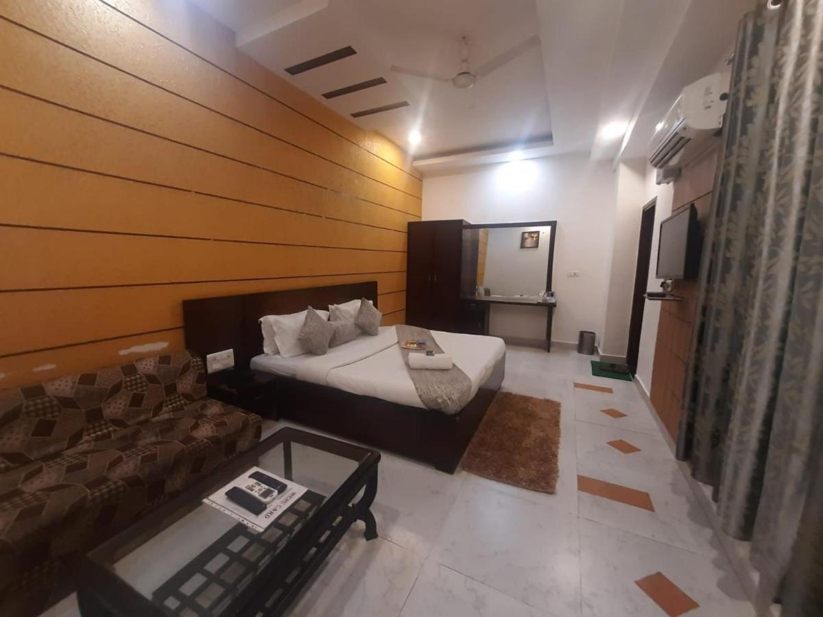 Kartikay Hotel Hisār Buitenkant foto