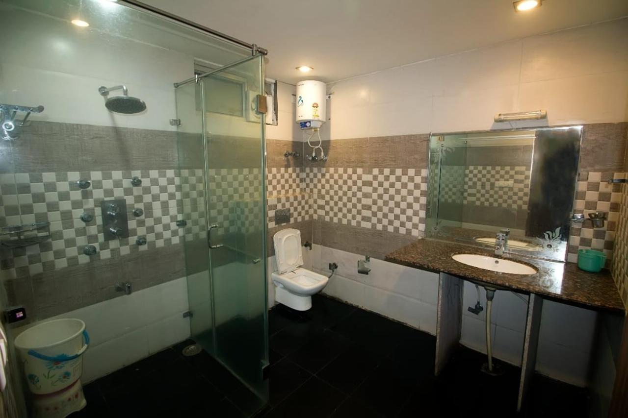 Kartikay Hotel Hisār Buitenkant foto