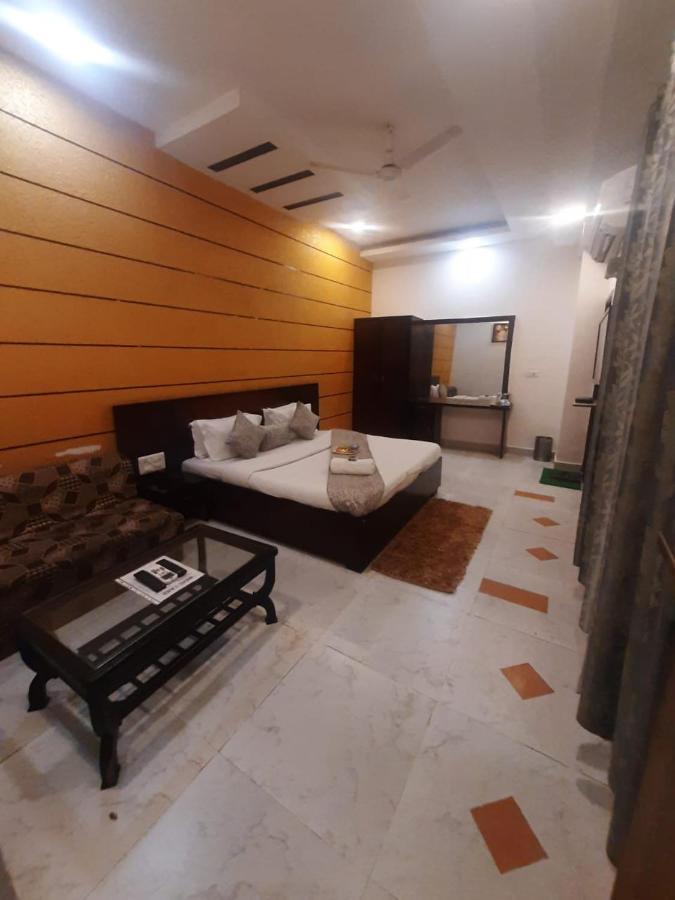 Kartikay Hotel Hisār Buitenkant foto