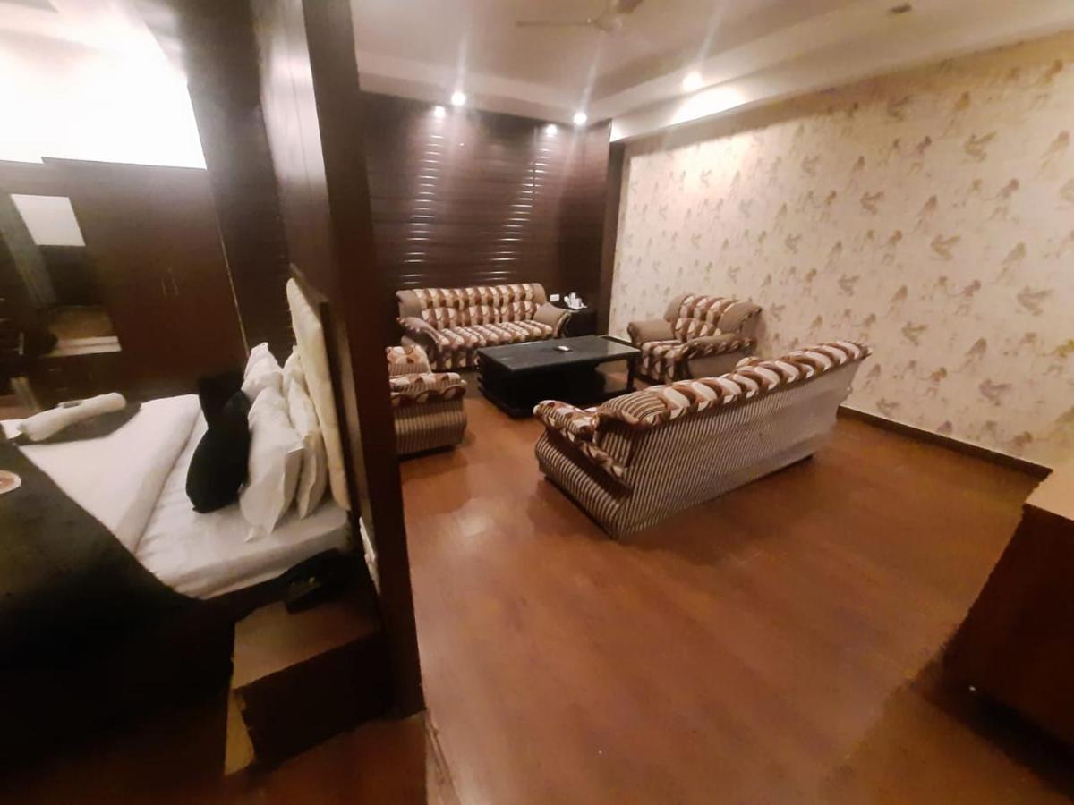 Kartikay Hotel Hisār Buitenkant foto