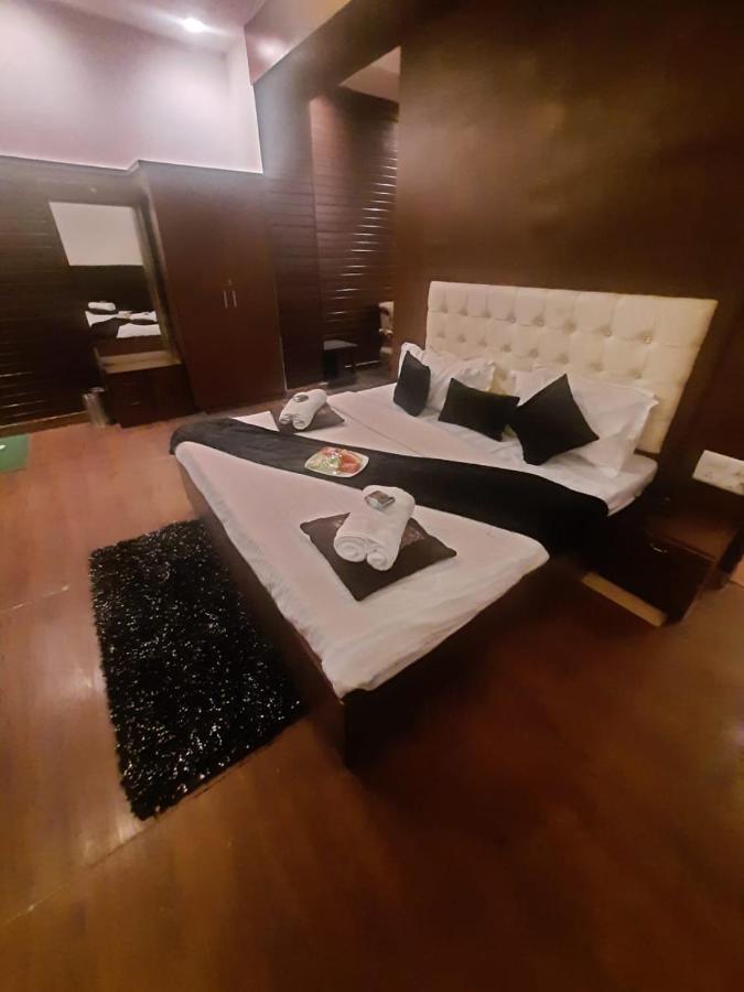 Kartikay Hotel Hisār Buitenkant foto