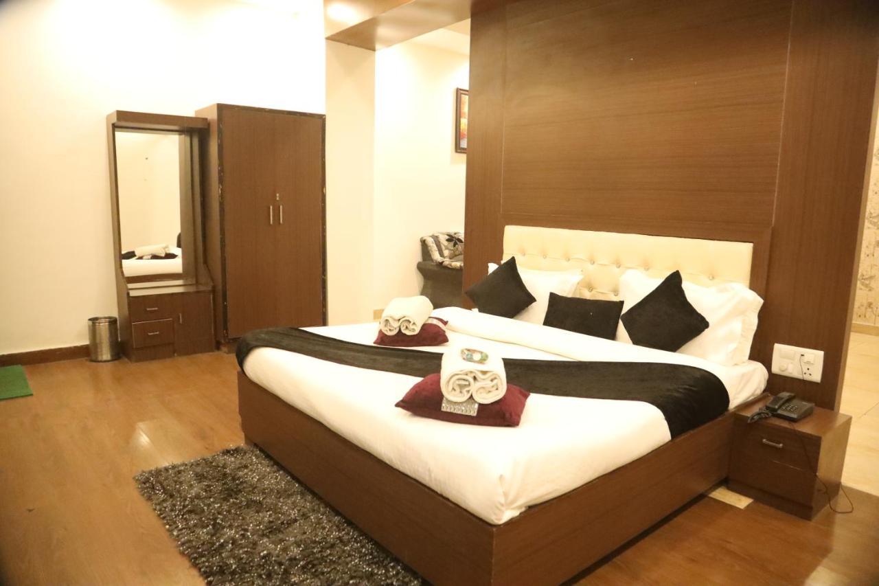Kartikay Hotel Hisār Buitenkant foto
