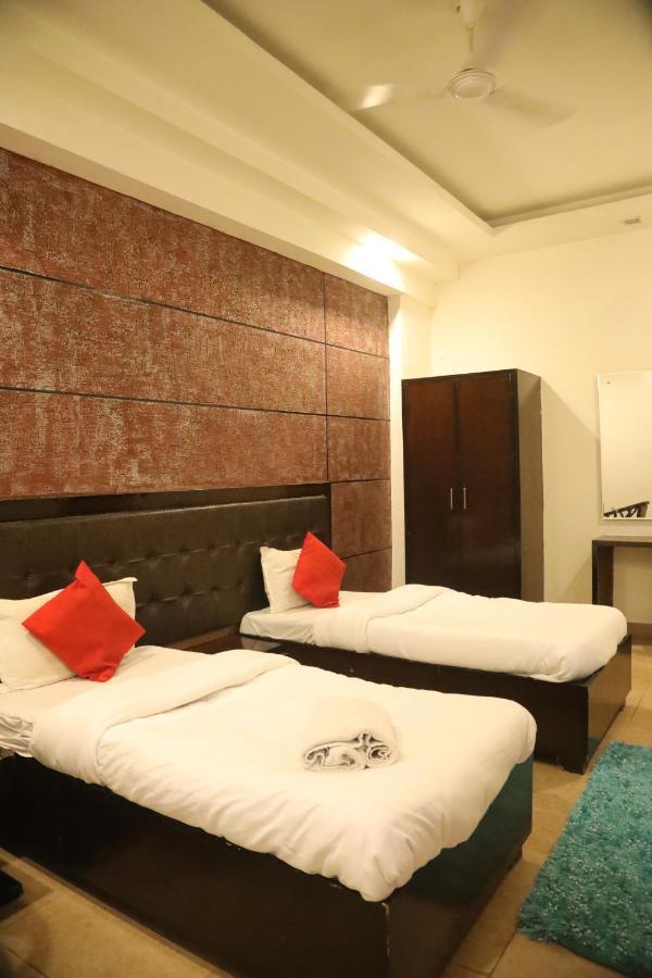 Kartikay Hotel Hisār Buitenkant foto