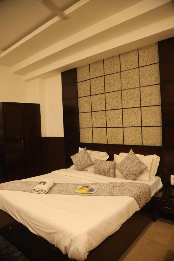 Kartikay Hotel Hisār Buitenkant foto