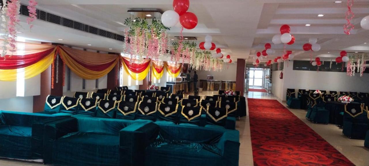 Kartikay Hotel Hisār Buitenkant foto